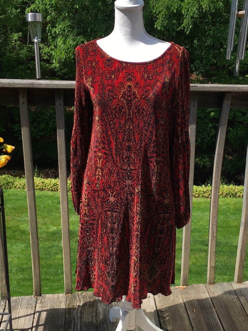 Tash + Sophie size 10 soft and prettyflattering flowing dress in a paisley print